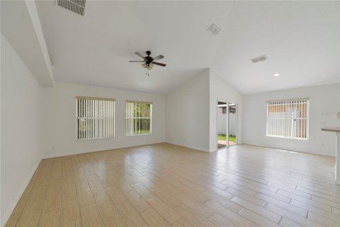 Villa ou maison à vendre à Kissimmee, Floride: 4 chambres, 221.39 m2 № 2149095 - photo 4