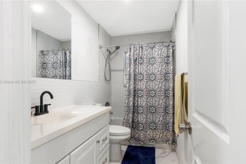 House in Fort Lauderdale, Florida 3 bedrooms, 165.37 sq.m. № 1695536 - photo 21