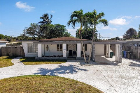 House in Fort Lauderdale, Florida 3 bedrooms, 165.37 sq.m. № 1695536 - photo 1