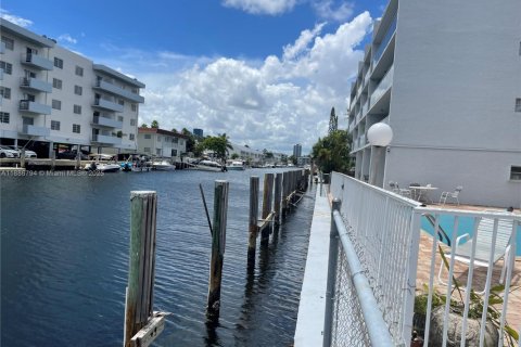 Condominio en alquiler en North Miami Beach, Florida, 2 dormitorios, 72.93 m2 № 1932699 - foto 7