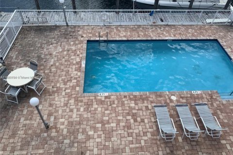 Condominio en alquiler en North Miami Beach, Florida, 2 dormitorios, 72.93 m2 № 1932699 - foto 2