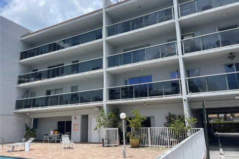 Condominio en alquiler en North Miami Beach, Florida, 2 dormitorios, 72.93 m2 № 1932699 - foto 15