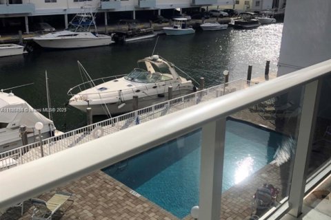 Condominio en alquiler en North Miami Beach, Florida, 2 dormitorios, 72.93 m2 № 1932699 - foto 5