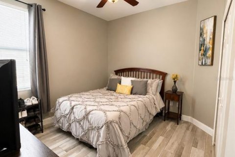 House in Orlando, Florida 4 bedrooms, 167.78 sq.m. № 2222580 - photo 7