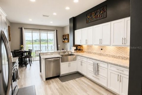 House in Orlando, Florida 4 bedrooms, 167.78 sq.m. № 2222580 - photo 5