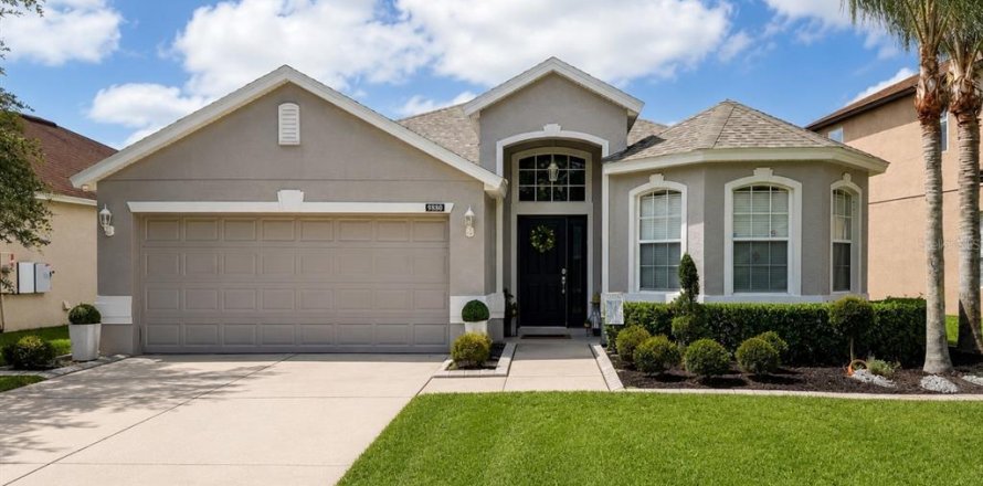 House in Orlando, Florida 4 bedrooms, 167.78 sq.m. № 2222580