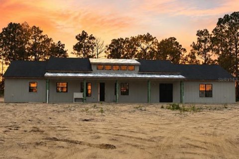Casa en Morriston, Florida 4 dormitorios, 218.51 m2 № 2210091