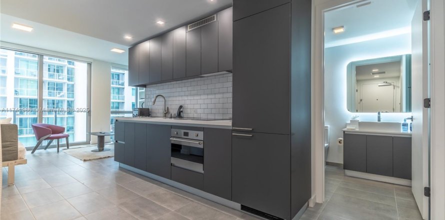 Estudio en el Condominio en Miami, Florida № 1861327