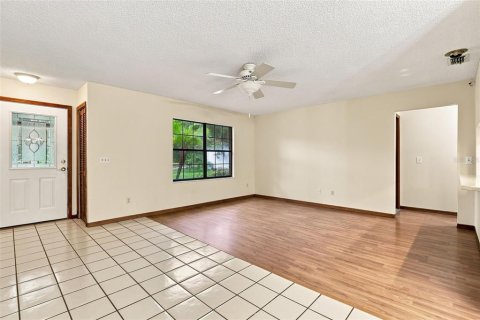 House in Deltona, Florida 3 bedrooms, 130.34 sq.m. № 2305896 - photo 14