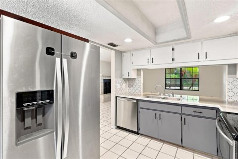 House in Deltona, Florida 3 bedrooms, 130.34 sq.m. № 2305896 - photo 4