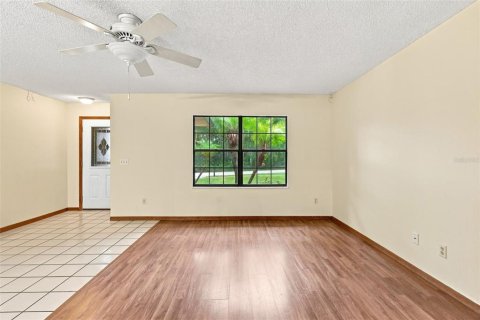 House in Deltona, Florida 3 bedrooms, 130.34 sq.m. № 2305896 - photo 15