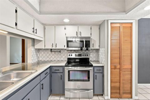 House in Deltona, Florida 3 bedrooms, 130.34 sq.m. № 2305896 - photo 6