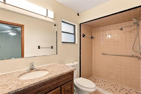 House in Deltona, Florida 3 bedrooms, 130.34 sq.m. № 2305896 - photo 25