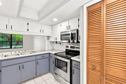 House in Deltona, Florida 3 bedrooms, 130.34 sq.m. № 2305896 - photo 5