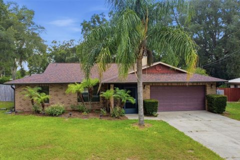 House in Deltona, Florida 3 bedrooms, 130.34 sq.m. № 2305896 - photo 2