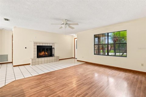 House in Deltona, Florida 3 bedrooms, 130.34 sq.m. № 2305896 - photo 13