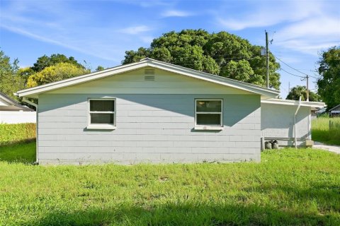 House in Winter Haven, Florida 3 bedrooms, 92.9 sq.m. № 2380667 - photo 15