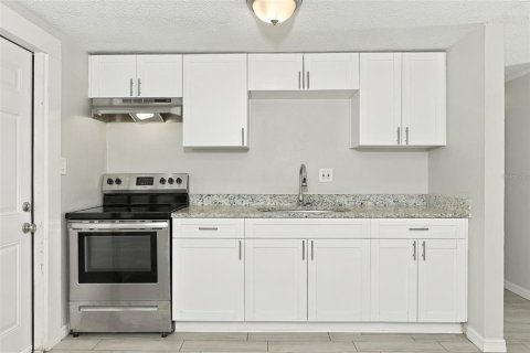 House in Winter Haven, Florida 3 bedrooms, 92.9 sq.m. № 2380667 - photo 5