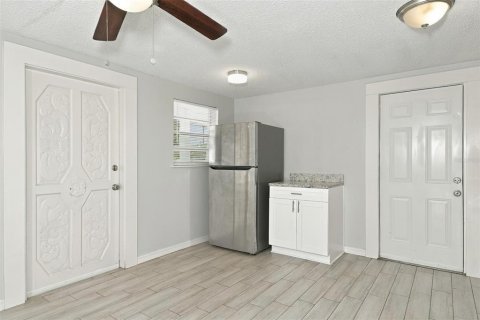 House in Winter Haven, Florida 3 bedrooms, 92.9 sq.m. № 2380667 - photo 6