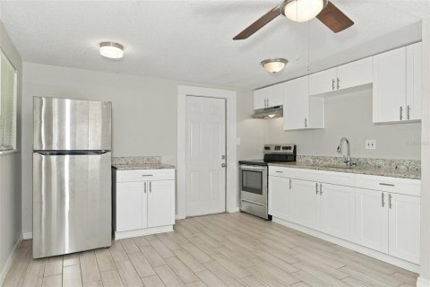 House in Winter Haven, Florida 3 bedrooms, 92.9 sq.m. № 2380667 - photo 4