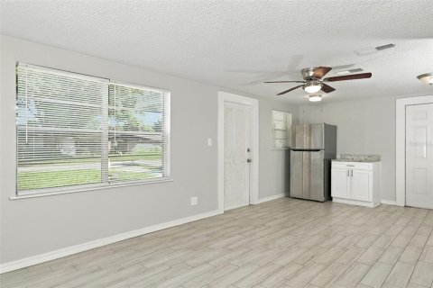 House in Winter Haven, Florida 3 bedrooms, 92.9 sq.m. № 2380667 - photo 3