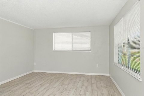 House in Winter Haven, Florida 3 bedrooms, 92.9 sq.m. № 2380667 - photo 12
