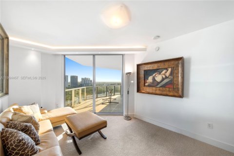 Condo in North Miami Beach, Florida, 2 bedrooms  № 2045806 - photo 15