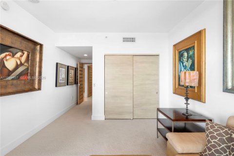 Condo in North Miami Beach, Florida, 2 bedrooms  № 2045806 - photo 16