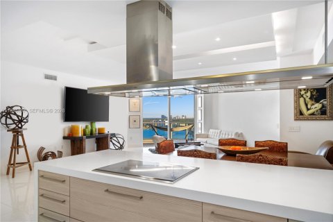 Condo in North Miami Beach, Florida, 2 bedrooms  № 2045806 - photo 3