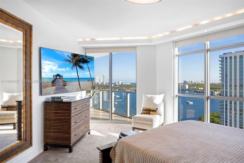 Condo in North Miami Beach, Florida, 2 bedrooms  № 2045806 - photo 10