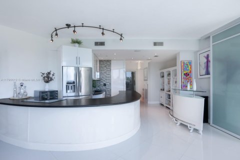 Купить кондоминиум в Майами-Бич, Флорида 2 спальни, 137.87м2, № 2020942 - фото 3