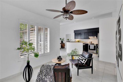 House in Orlando, Florida 3 bedrooms, 178.93 sq.m. № 2206693 - photo 9