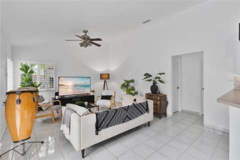 House in Orlando, Florida 3 bedrooms, 178.93 sq.m. № 2206693 - photo 15
