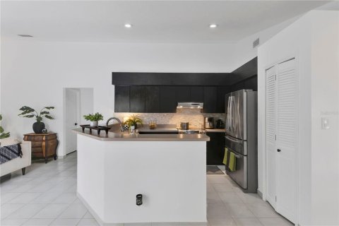 House in Orlando, Florida 3 bedrooms, 178.93 sq.m. № 2206693 - photo 11