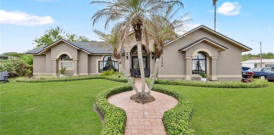 House in Orlando, Florida 3 bedrooms, 178.93 sq.m. № 2206693