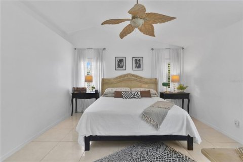 House in Orlando, Florida 3 bedrooms, 178.93 sq.m. № 2206693 - photo 17