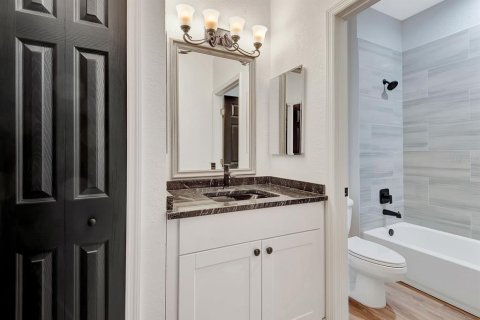 Villa ou maison à vendre à Sarasota, Floride: 2 chambres, 111.76 m2 № 2436798 - photo 8