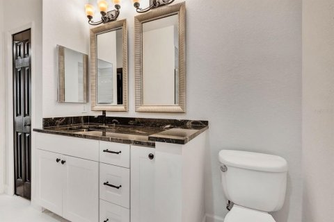 Villa ou maison à vendre à Sarasota, Floride: 2 chambres, 111.76 m2 № 2436798 - photo 15