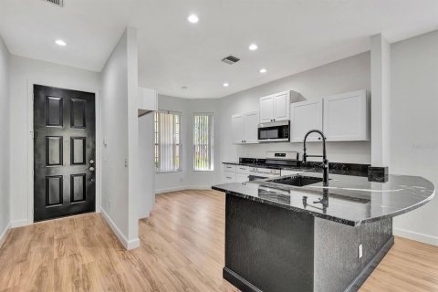 Villa ou maison à vendre à Sarasota, Floride: 2 chambres, 111.76 m2 № 2436798 - photo 5