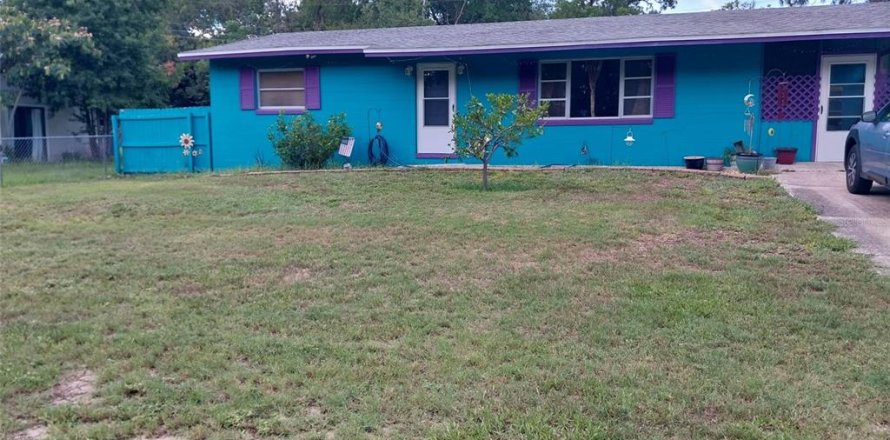 House in Interlachen, Florida 3 bedrooms, 108.6 sq.m. № 1786721