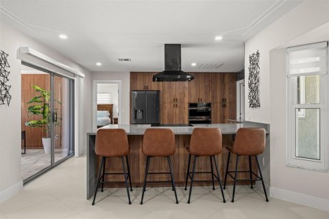 House in Sarasota, Florida 4 bedrooms, 176.42 sq.m. № 2393664 - photo 9