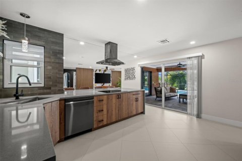 House in Sarasota, Florida 4 bedrooms, 176.42 sq.m. № 2393664 - photo 6