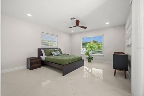 House in Sarasota, Florida 4 bedrooms, 176.42 sq.m. № 2393664 - photo 27