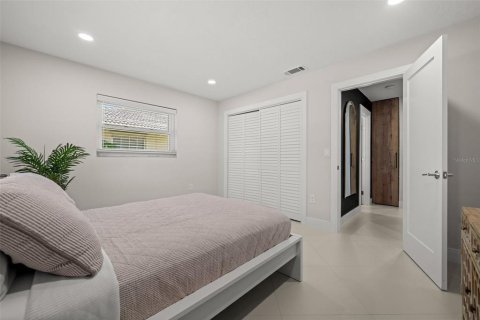 House in Sarasota, Florida 4 bedrooms, 176.42 sq.m. № 2393664 - photo 23