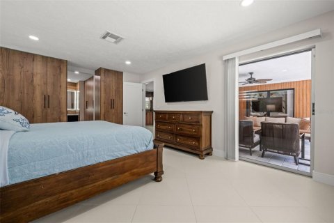 House in Sarasota, Florida 4 bedrooms, 176.42 sq.m. № 2393664 - photo 17