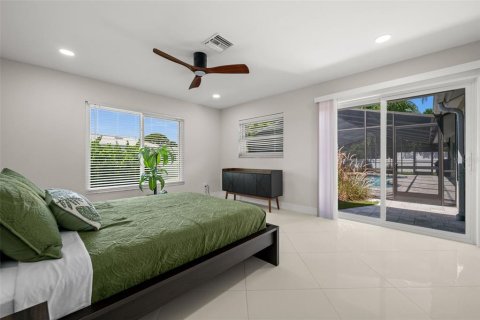 House in Sarasota, Florida 4 bedrooms, 176.42 sq.m. № 2393664 - photo 28