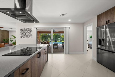 House in Sarasota, Florida 4 bedrooms, 176.42 sq.m. № 2393664 - photo 7