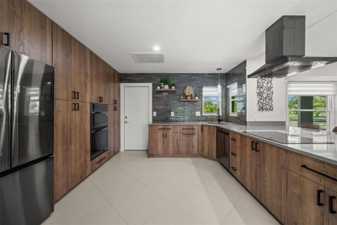 House in Sarasota, Florida 4 bedrooms, 176.42 sq.m. № 2393664 - photo 5