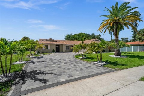 House in Sarasota, Florida 4 bedrooms, 176.42 sq.m. № 2393664 - photo 2