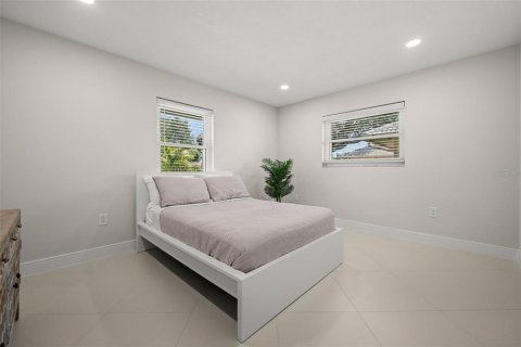 House in Sarasota, Florida 4 bedrooms, 176.42 sq.m. № 2393664 - photo 22